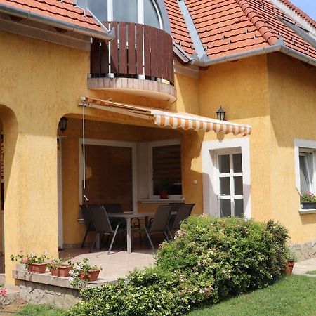 B6 Apartman Veszprem Exterior photo